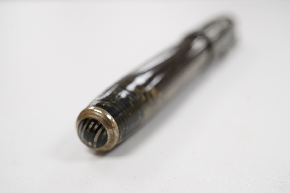 A Parker grey oversize vacumatic with two tone 14ct vacumatic nib